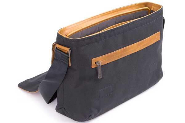 Golla Niles - Moderne Umhänge Tasche für Ihr Macbook/Notebook bis zu 13“ , Cognac - braun